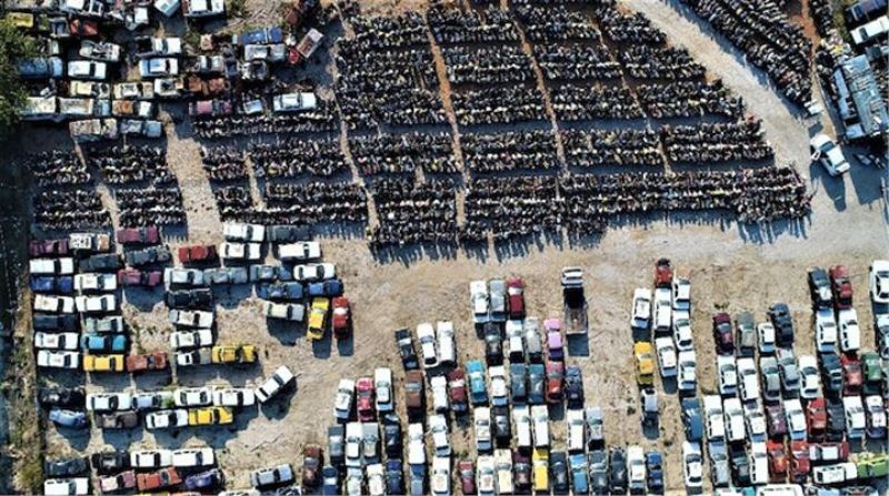 2.500 Araç Çürümeye Terk Edildi !